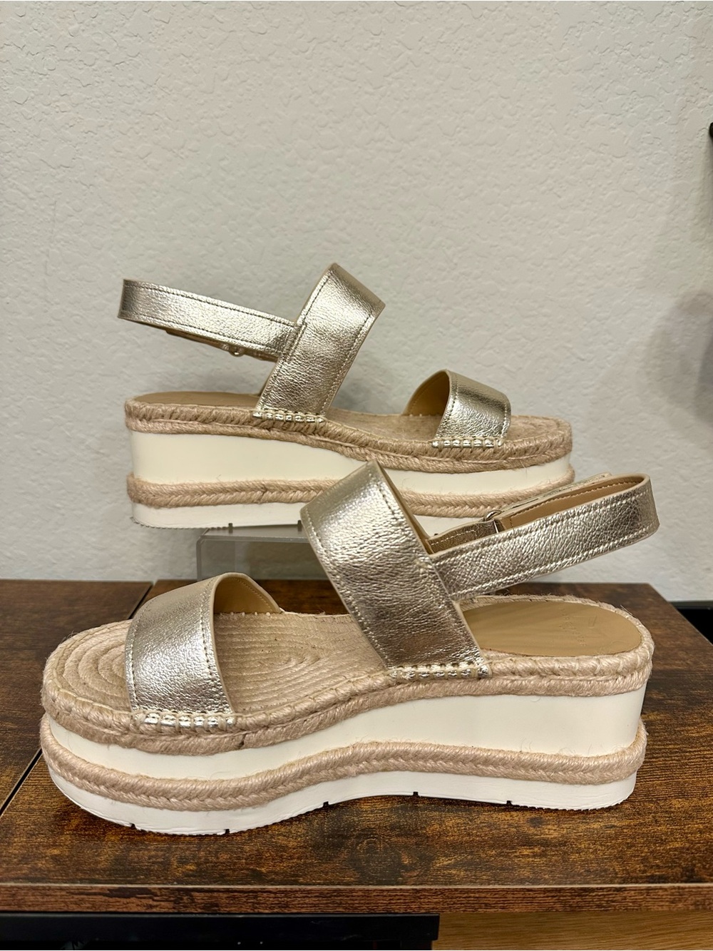 Marc Fisher LTD Gallia Gold Metallic Platform Espadrille Sandals Size 8 - Picture 2 of 10